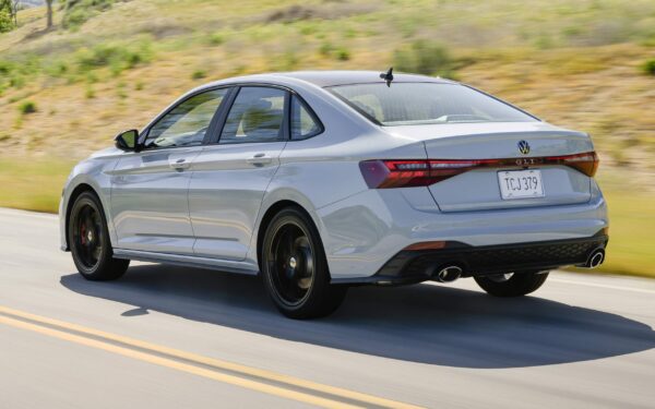 Novo-VW-Jetta-GLi-2025 (8)