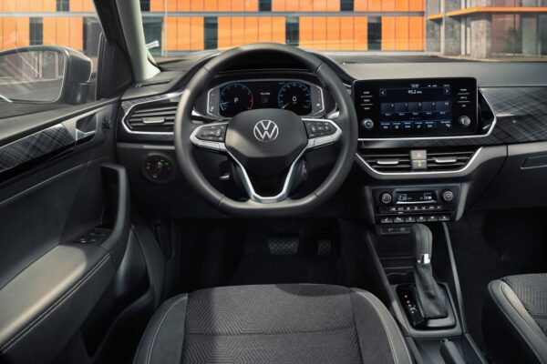 VW-Polo-Sedan-2021-2